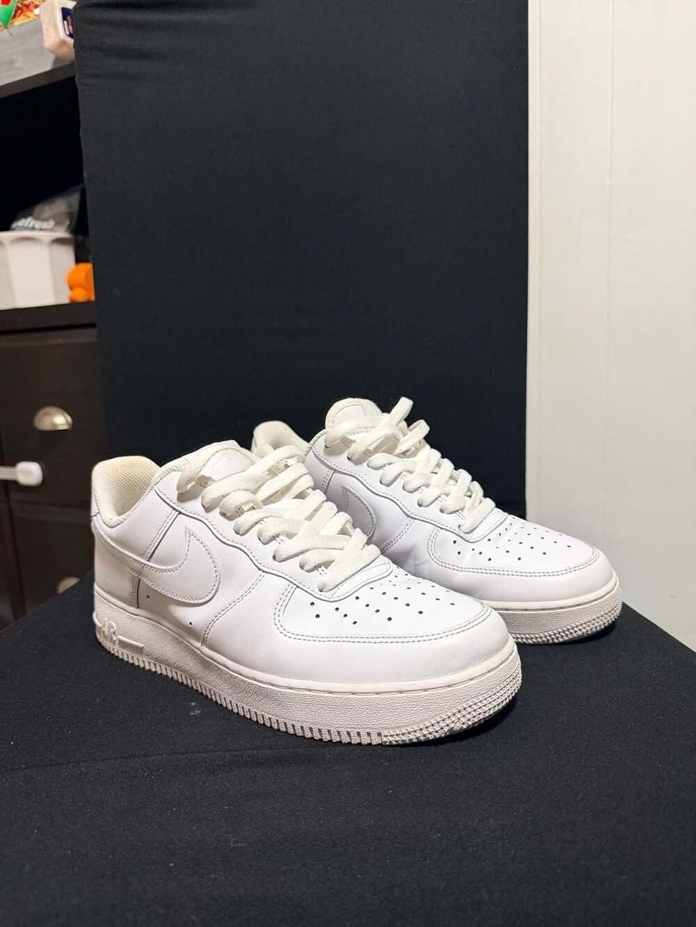 Nike Air Force 1 '07 Low Size 9 White Leather Sneakers Shoes
